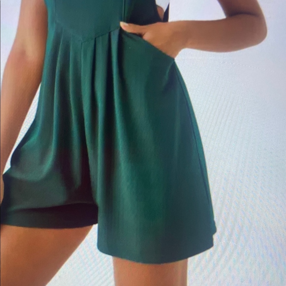 LARGE.   ADJUSTABLE STRAPS BIB OVERALL ROMPER - Picture 3 of 9